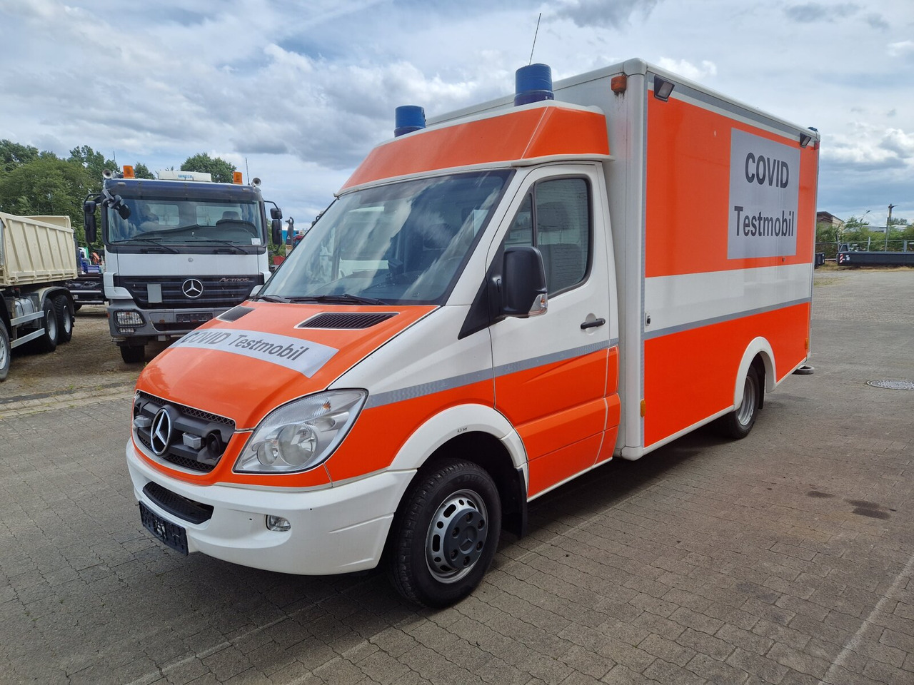 Mercedes-Benz Sprinter 516 CDI 4x2 Sprinter 516 CDI 4x2, Rettungswagen - Ambulans: bild 1 Mercedes-Benz Sprinter 516 CDI 4x2 Sprinter 516 CDI 4x2, Rettungswagen - Ambulans: bild 1