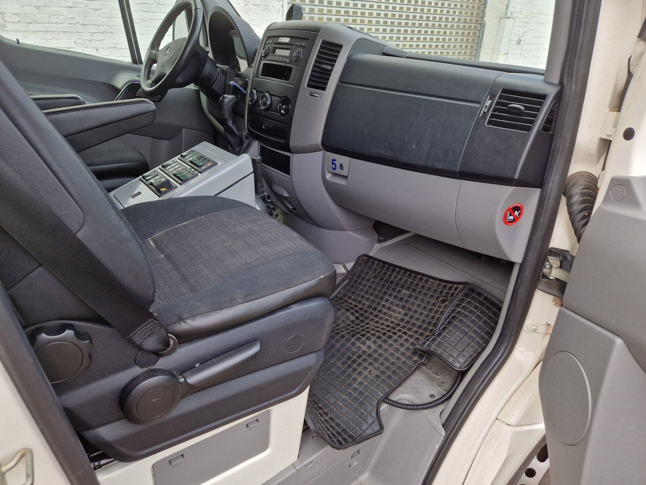 Mercedes-Benz Sprinter 516 CDI 4x2 Sprinter 516 CDI 4x2, Rettungswagen - Ambulans: bild 4 Mercedes-Benz Sprinter 516 CDI 4x2 Sprinter 516 CDI 4x2, Rettungswagen - Ambulans: bild 4