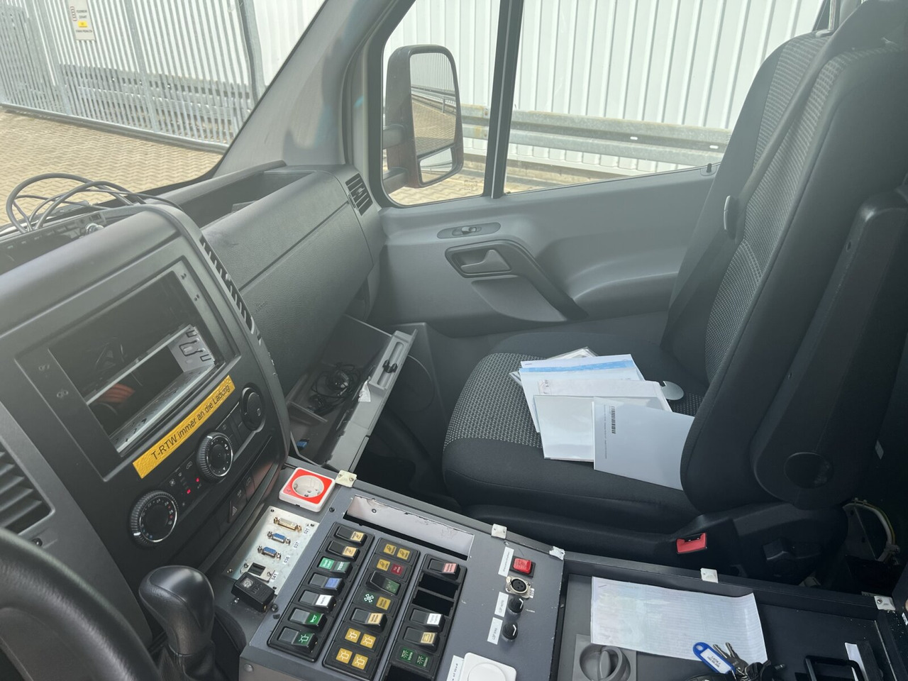 Mercedes-Benz Sprinter 516 CDI 4x2 Sprinter 516 CDI 4x2, Rettungswagen, Bi-Xenon - Ambulans: bild 3 Mercedes-Benz Sprinter 516 CDI 4x2 Sprinter 516 CDI 4x2, Rettungswagen, Bi-Xenon - Ambulans: bild 3