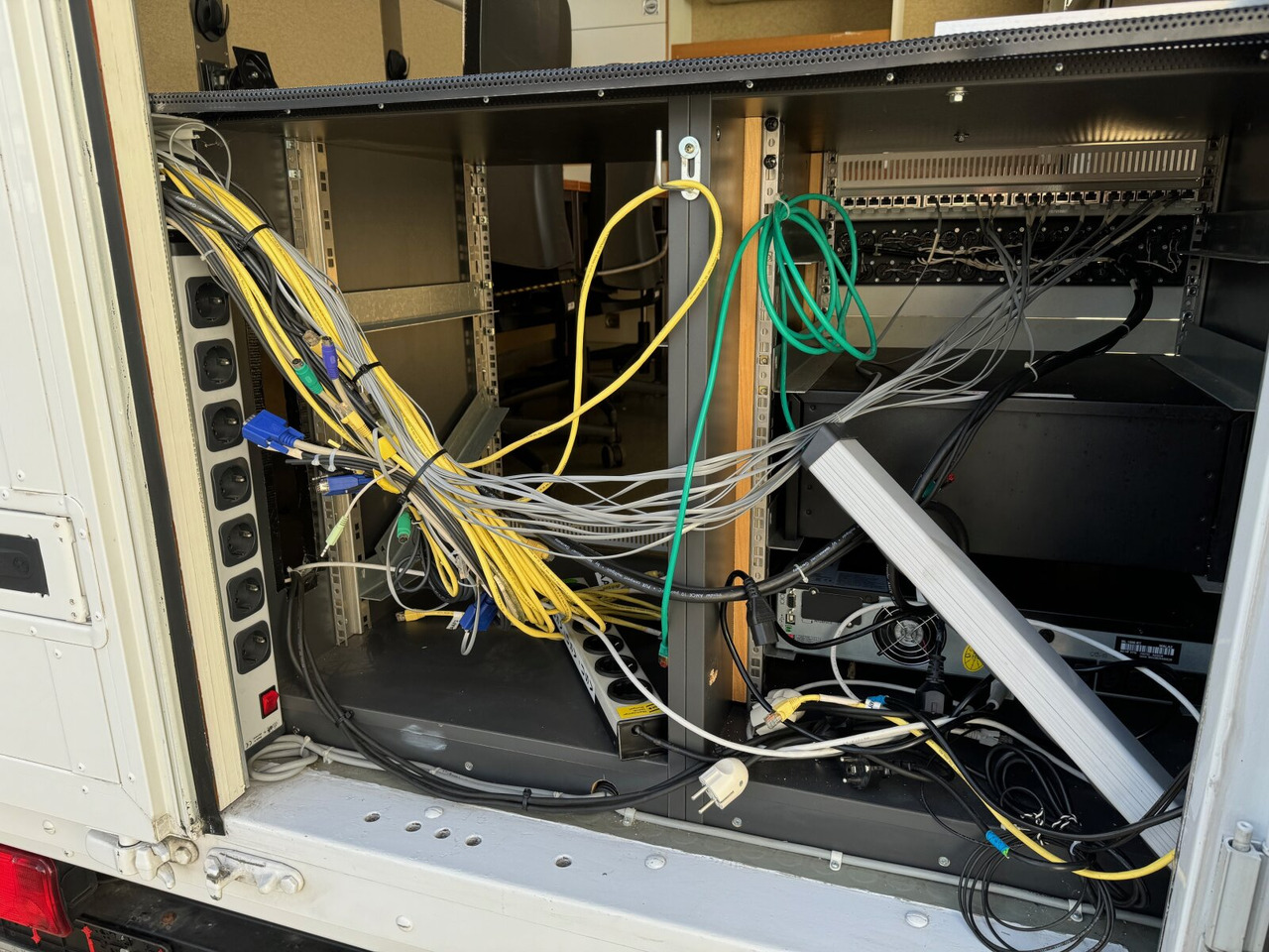 Mercedes-Benz Sprinter 516 CDI 4x2 Sprinter 516 CDI 4x2, Übertragungsfahrzeug - Lastbil med skåp: bild 4 Mercedes-Benz Sprinter 516 CDI 4x2 Sprinter 516 CDI 4x2, Übertragungsfahrzeug - Lastbil med skåp: bild 4