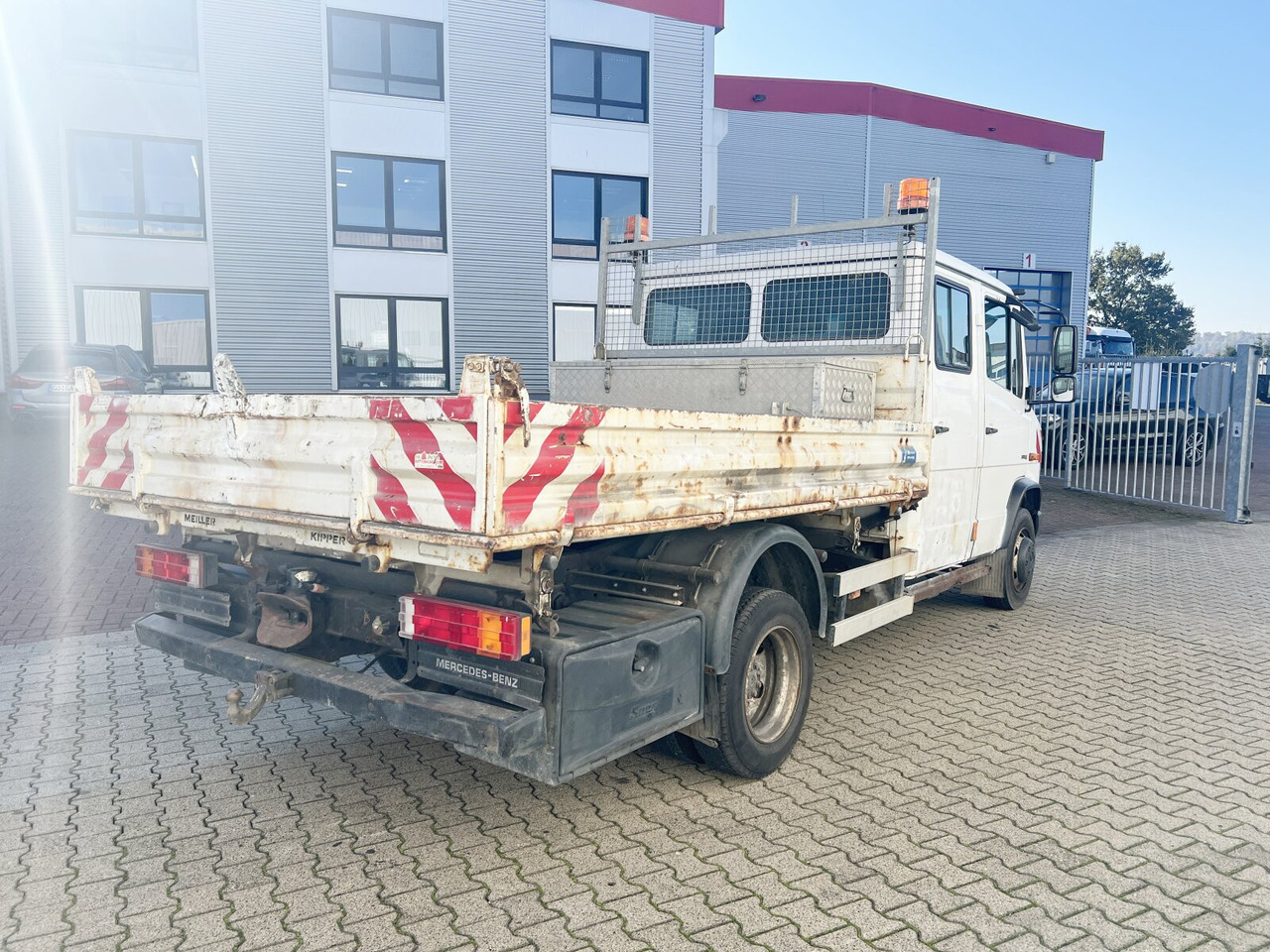 Mercedes-Benz Vario 816 D 4x2 Doka Vario 816 D 4x2 Doka, 2x AHK, Meiller Kipper - Tippbil lastbil: bild 3 Mercedes-Benz Vario 816 D 4x2 Doka Vario 816 D 4x2 Doka, 2x AHK, Meiller Kipper - Tippbil lastbil: bild 3