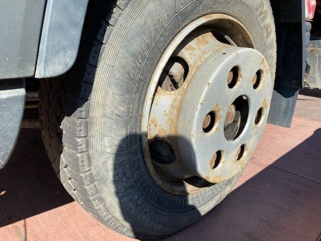 Mitsubishi Canter Fuso 7C15D 4x2 Canter Fuso 7C15D 4x2, Wasserschaden! - Tippbil lastbil: bild 4 Mitsubishi Canter Fuso 7C15D 4x2 Canter Fuso 7C15D 4x2, Wasserschaden! - Tippbil lastbil: bild 4