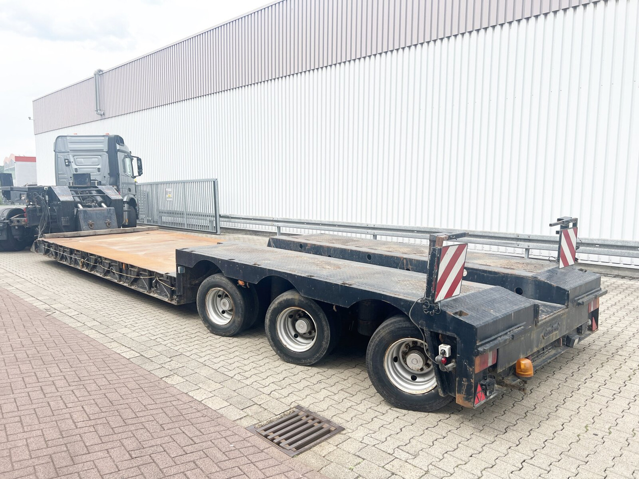 Nooteboom Euro-54-03 Euro-54-03, Schwanenhals abfahrbar, Hydr. Zwangsgelenkt - Låg lastare semitrailer: bild 4 Nooteboom Euro-54-03 Euro-54-03, Schwanenhals abfahrbar, Hydr. Zwangsgelenkt - Låg lastare semitrailer: bild 4
