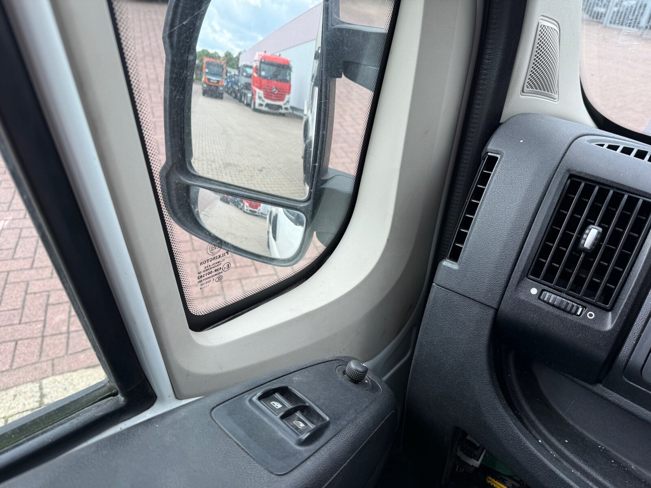 Peugeot Boxer 4x2 Doka Boxer 4x2 Doka - Transportbil med flak, Dubbelhytt transportbil: bild 5 Peugeot Boxer 4x2 Doka Boxer 4x2 Doka - Transportbil med flak, Dubbelhytt transportbil: bild 5