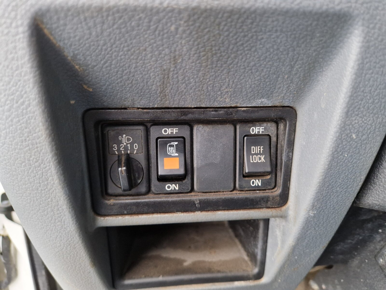 Renault D 180.75 4x2 D 180.75 4x2 mit Kran Palfinger PK6001 - Kranbil, Lastbil med skåp: bild 2 Renault D 180.75 4x2 D 180.75 4x2 mit Kran Palfinger PK6001 - Kranbil, Lastbil med skåp: bild 2