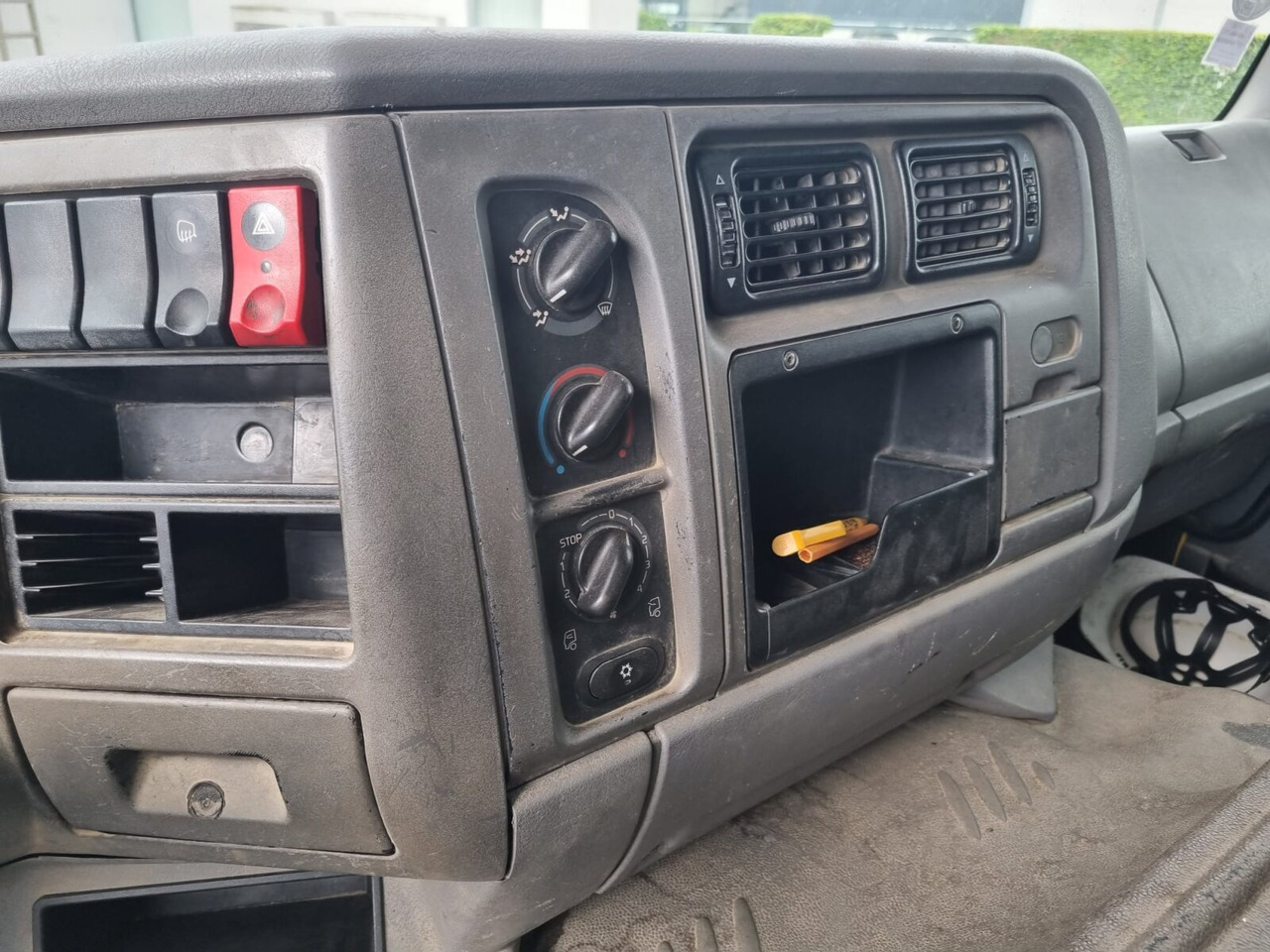 Renault Kerax 380.26 6x4 Kerax 380.26 6x4, Bordmatik links - Tippbil lastbil: bild 2 Renault Kerax 380.26 6x4 Kerax 380.26 6x4, Bordmatik links - Tippbil lastbil: bild 2