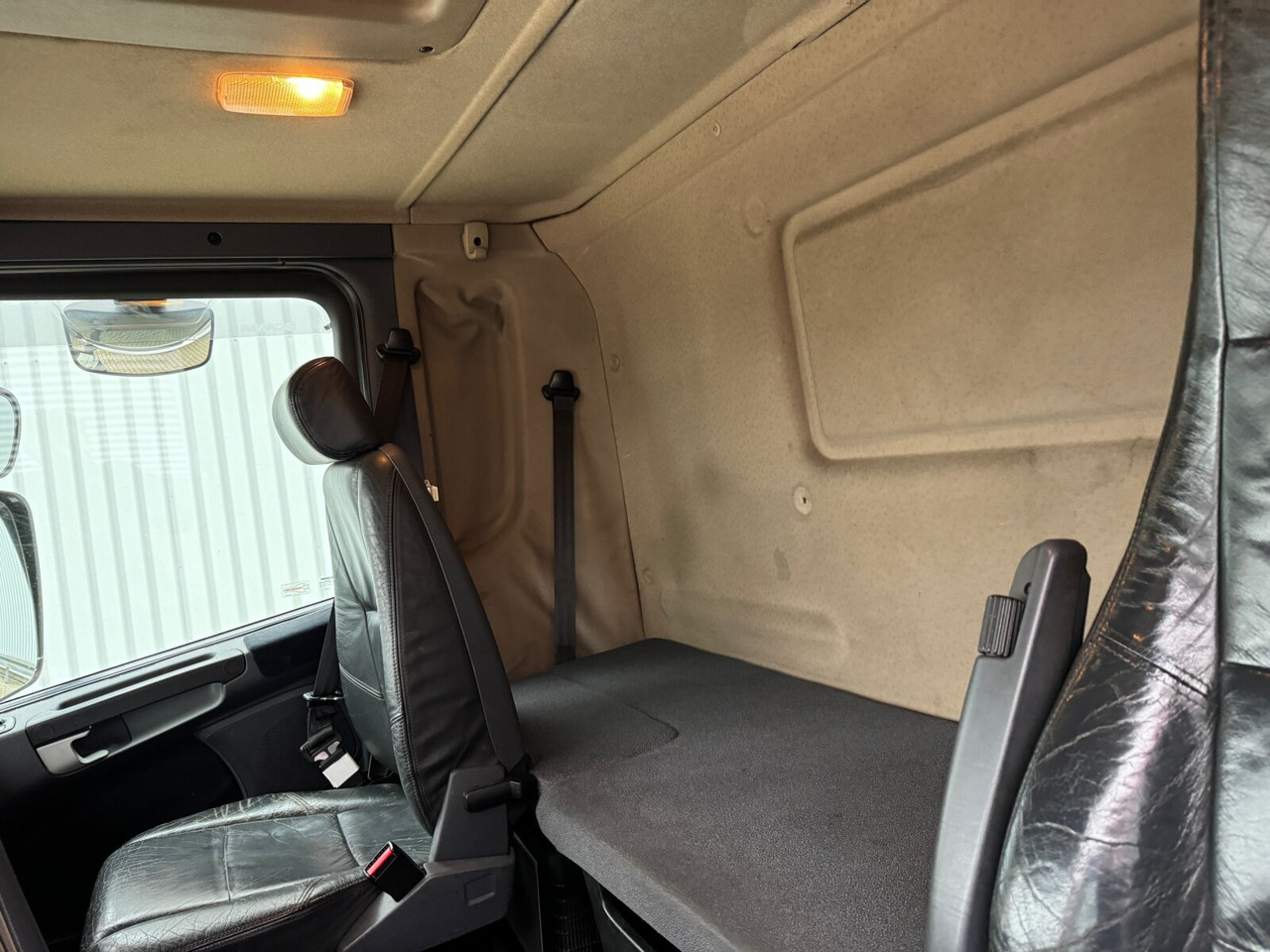 Scania R380 DB 4x2 MNA R380 DB 4x2 MNA, Platz für Heckkran, 2x AHK - Kranbil, Flakbil: bild 3 Scania R380 DB 4x2 MNA R380 DB 4x2 MNA, Platz für Heckkran, 2x AHK - Kranbil, Flakbil: bild 3