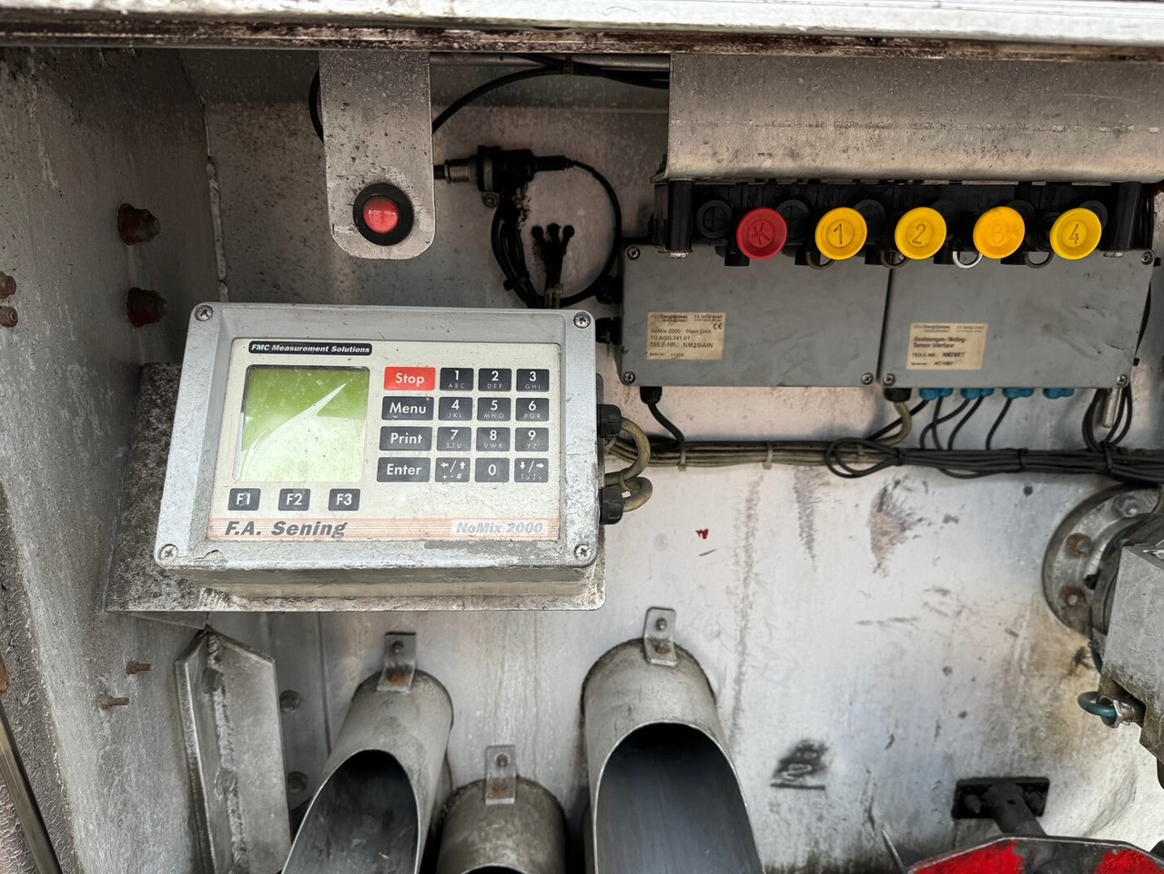 Schrader Z-STA 24-42.7/4 Tankauflieger Z-STA 24-42.7/4, 4 Kammern, ca. 42700l, 2x Liftachse, Oben-/Untenbefüllung - Tanktrailer: bild 3 Schrader Z-STA 24-42.7/4 Tankauflieger Z-STA 24-42.7/4, 4 Kammern, ca. 42700l, 2x Liftachse, Oben-/Untenbefüllung - Tanktrailer: bild 3