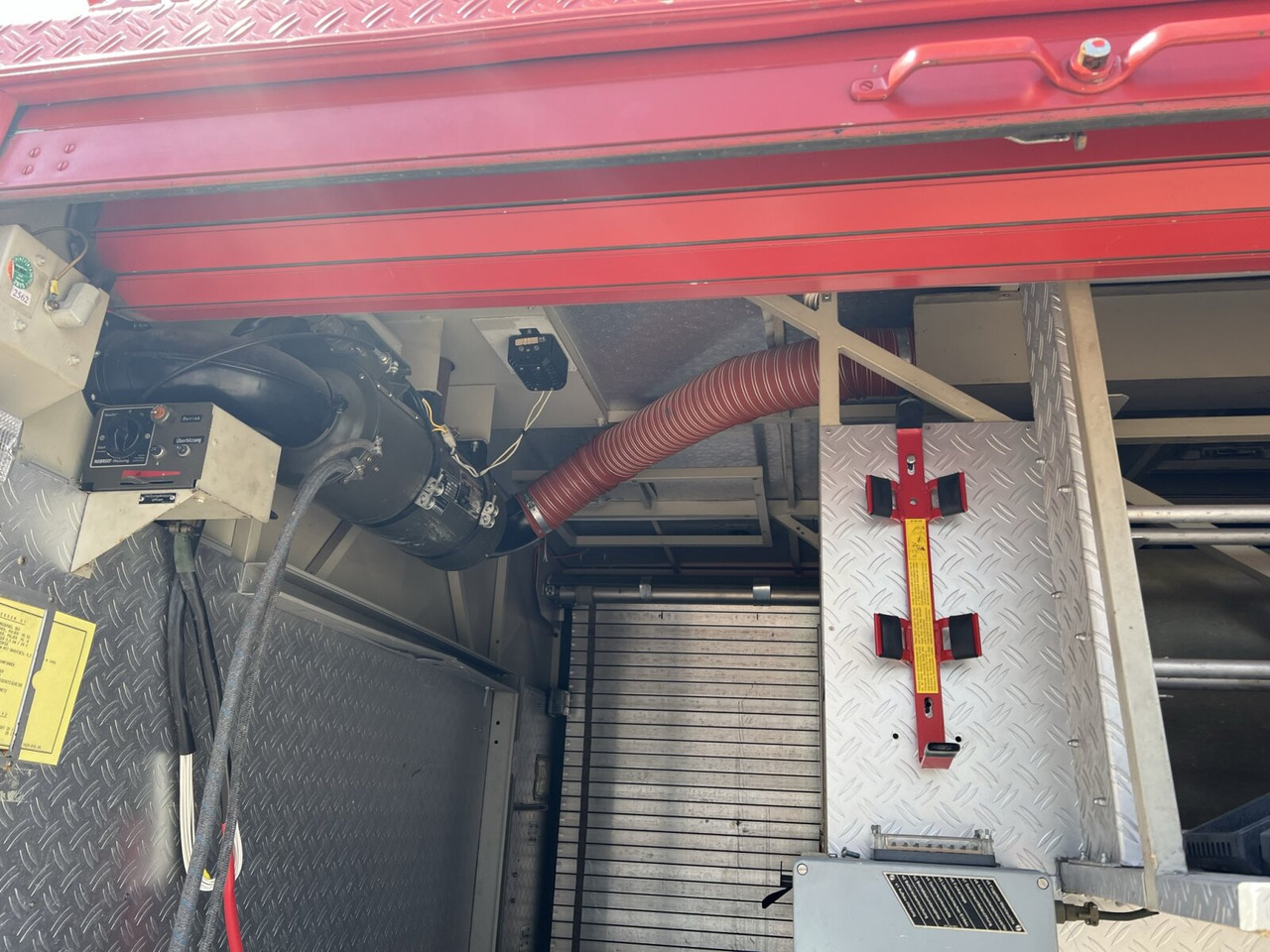 Unimog U 1300 L 435/11 4x4 U 1300 L 435/11 4x4, -Feuerwehr - Släck/ Räddningsvagn: bild 5 Unimog U 1300 L 435/11 4x4 U 1300 L 435/11 4x4, -Feuerwehr - Släck/ Räddningsvagn: bild 5