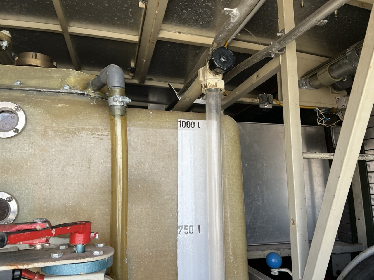 Unimog U 1300 L 435/11 4x4 U 1300 L 435/11 4x4, -Feuerwehr - Släck/ Räddningsvagn: bild 4 Unimog U 1300 L 435/11 4x4 U 1300 L 435/11 4x4, -Feuerwehr - Släck/ Räddningsvagn: bild 4