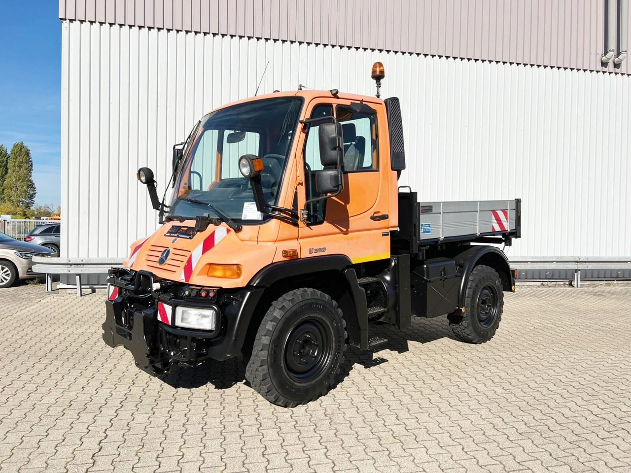 Unimog U 300 4x4 U 300 4x4, Kipper, Kommunalhydraulik, VarioPilot, Zapfwelle - Tippbil lastbil, Utility/ Specialfordon: bild 1 Unimog U 300 4x4 U 300 4x4, Kipper, Kommunalhydraulik, VarioPilot, Zapfwelle - Tippbil lastbil, Utility/ Specialfordon: bild 1
