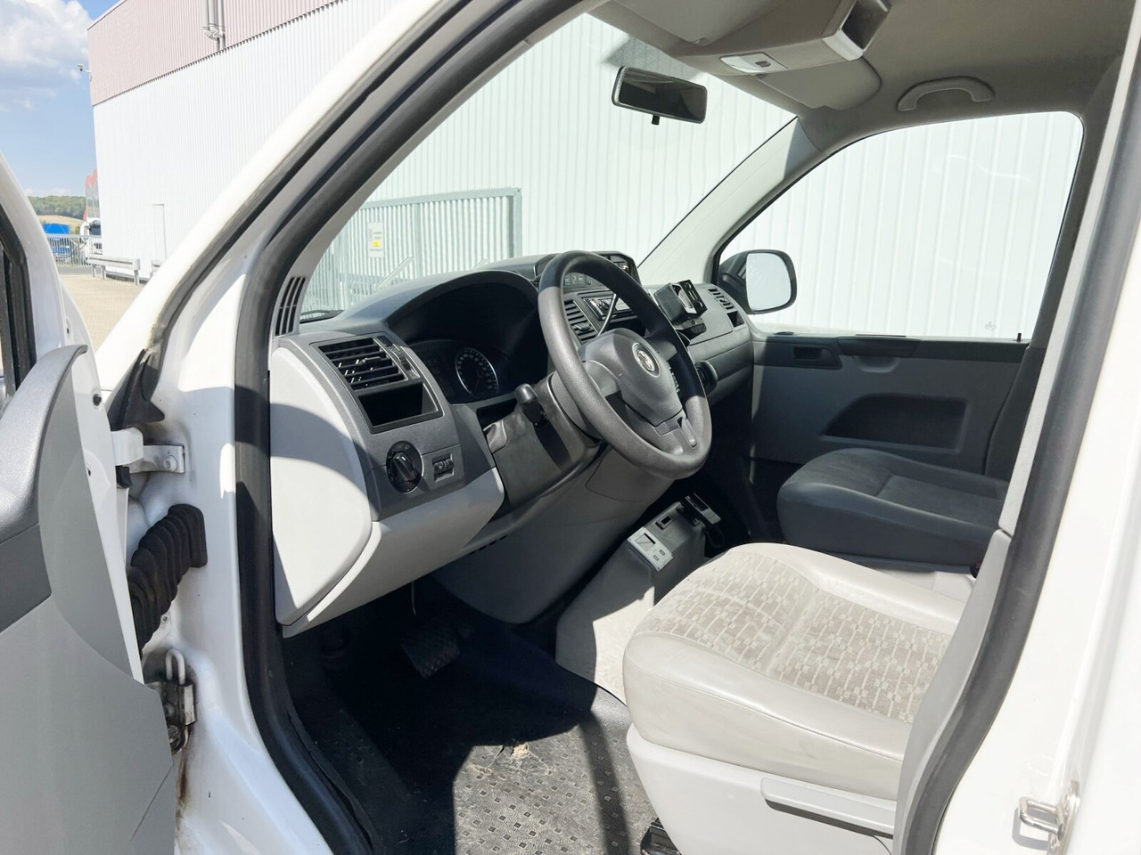 Volkswagen T5 2.0 TDI 4x2 T5 2.0 TDI 4x2, Krankenwagen - Ambulans: bild 3 Volkswagen T5 2.0 TDI 4x2 T5 2.0 TDI 4x2, Krankenwagen - Ambulans: bild 3