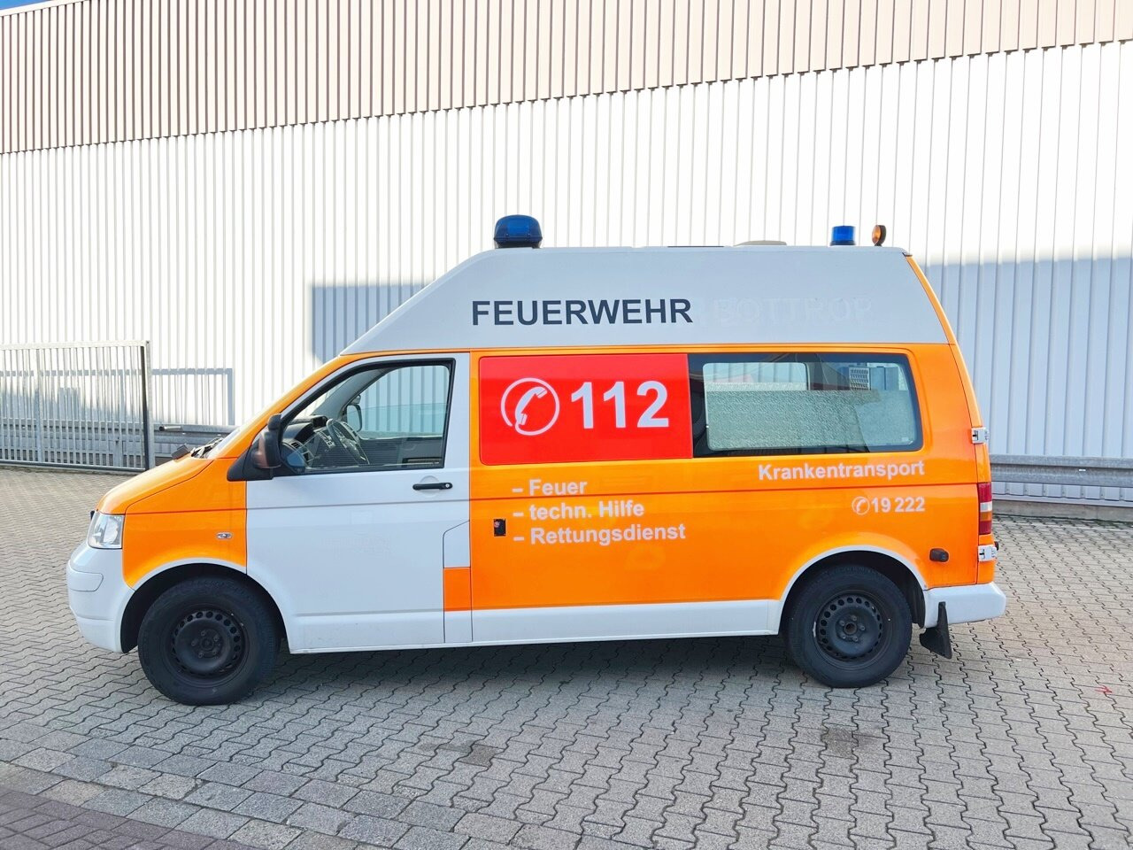 Volkswagen T5 2.5 TDI 4x2 T5 2.5 TDI 4x2, Krankenwagen - Ambulans: bild 4 Volkswagen T5 2.5 TDI 4x2 T5 2.5 TDI 4x2, Krankenwagen - Ambulans: bild 4