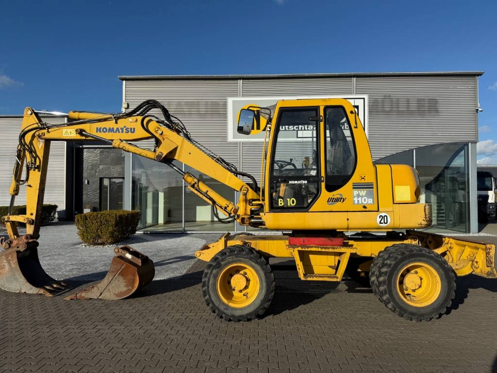 Komatsu PW 110 - Grävmaskin på däck: bild 1 Komatsu PW 110 - Grävmaskin på däck: bild 1