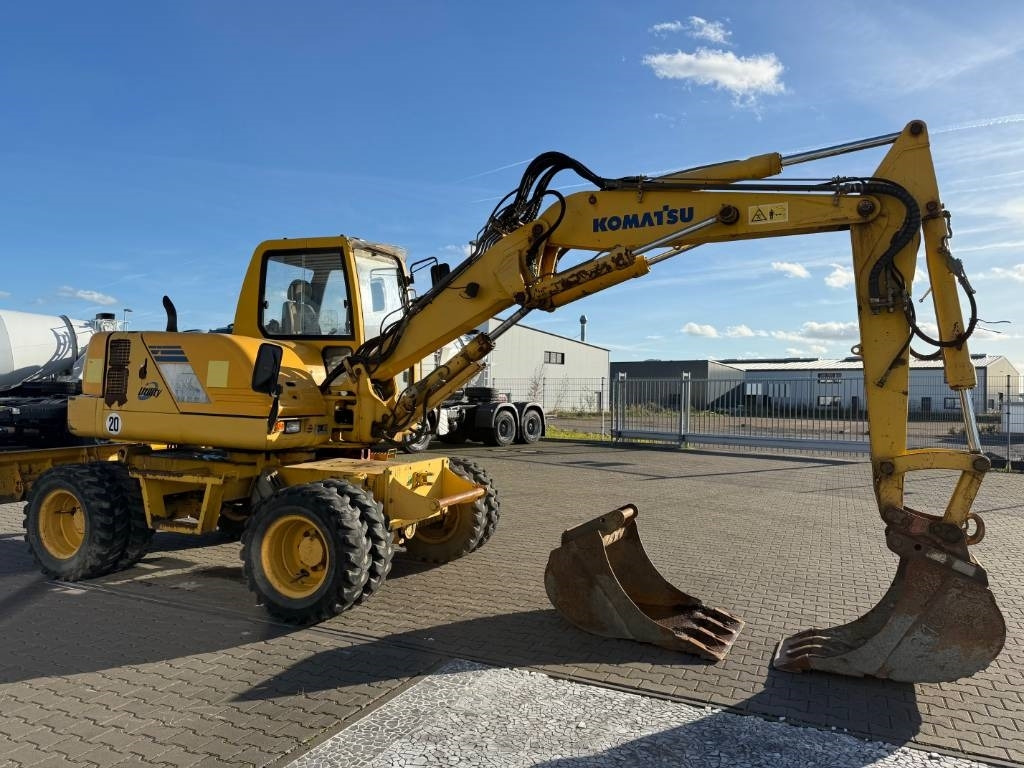 Komatsu PW 110 - Grävmaskin på däck: bild 3 Komatsu PW 110 - Grävmaskin på däck: bild 3