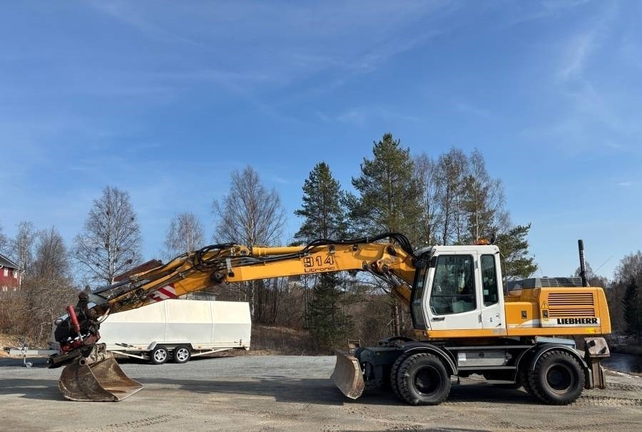 Liebherr A 914 Litronic A2-PL Tiltrotator 30Km/h  - Grävmaskin på däck: bild 1 Liebherr A 914 Litronic A2-PL Tiltrotator 30Km/h  - Grävmaskin på däck: bild 1