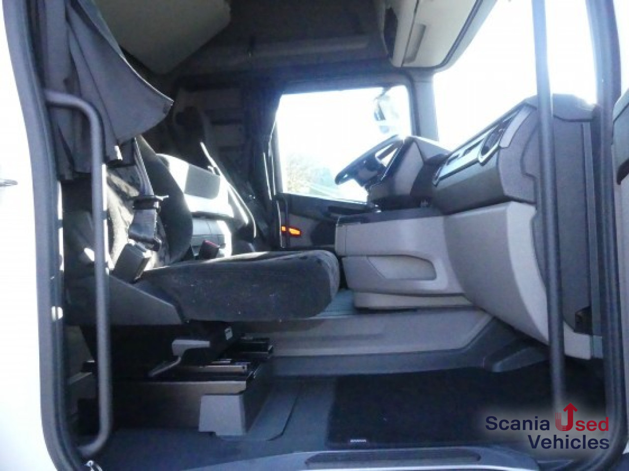 SCANIA R 460 A4x2NA Kipphydraulik New Dashboard - Dragbil: bild 3 SCANIA R 460 A4x2NA Kipphydraulik New Dashboard - Dragbil: bild 3