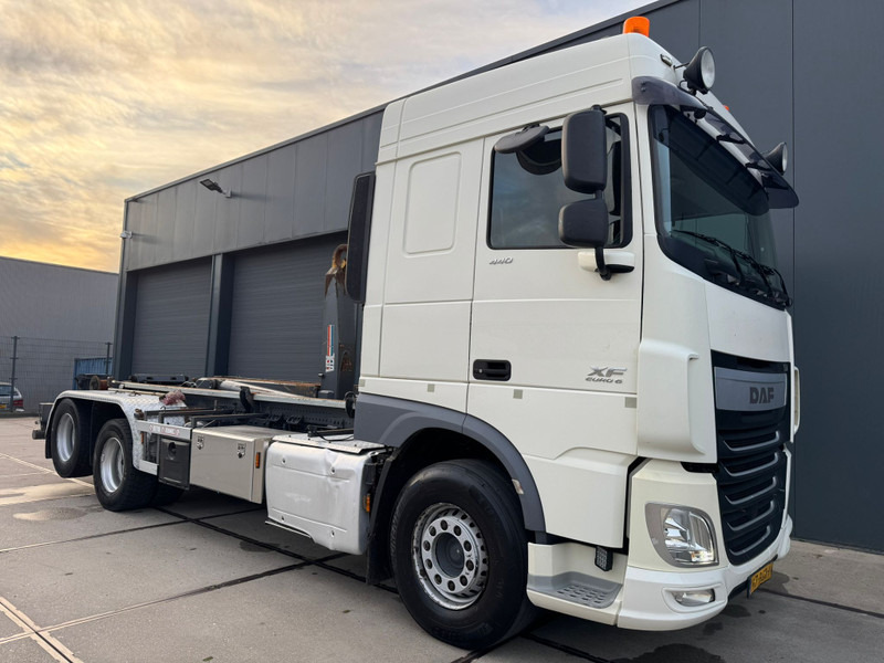 DAF XF 440 SC / 6X2 / VDL Hook / TUV: 6-2026 / NL truck - Lastväxlare lastbil: bild 2 DAF XF 440 SC / 6X2 / VDL Hook / TUV: 6-2026 / NL truck - Lastväxlare lastbil: bild 2