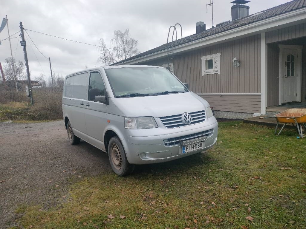 Volkswagen Transporter 1.9 TDI - Små skåpbil: bild 2 Volkswagen Transporter 1.9 TDI - Små skåpbil: bild 2