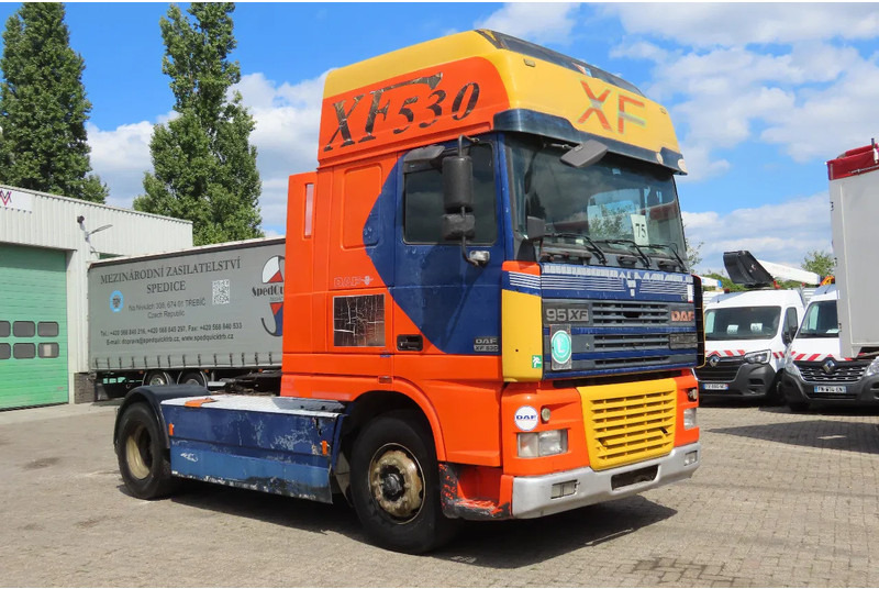 DAF XF 530 type E4, Manual!!! - Dragbil: bild 2 DAF XF 530 type E4, Manual!!! - Dragbil: bild 2