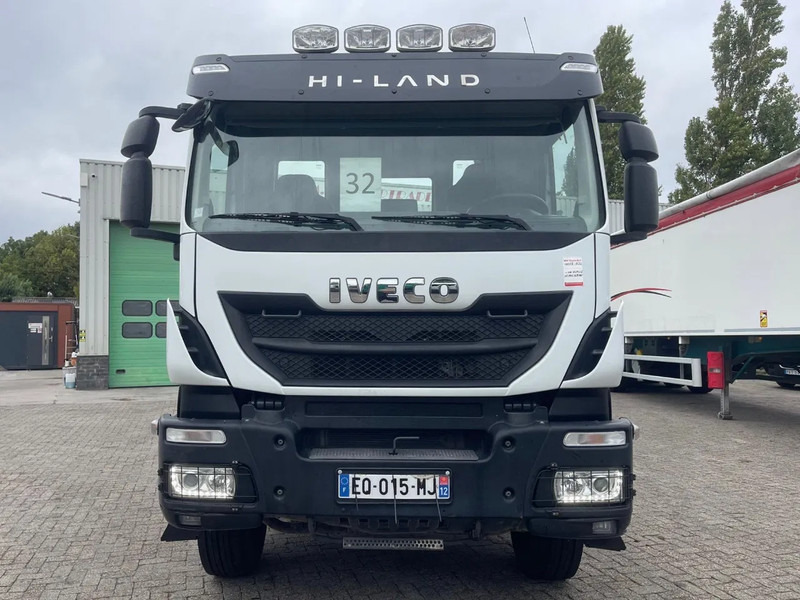 Iveco Trakker 410 PTO RETARDER, 8x4 , 442000 km! - Chassi lastbil: bild 2 Iveco Trakker 410 PTO RETARDER, 8x4 , 442000 km! - Chassi lastbil: bild 2