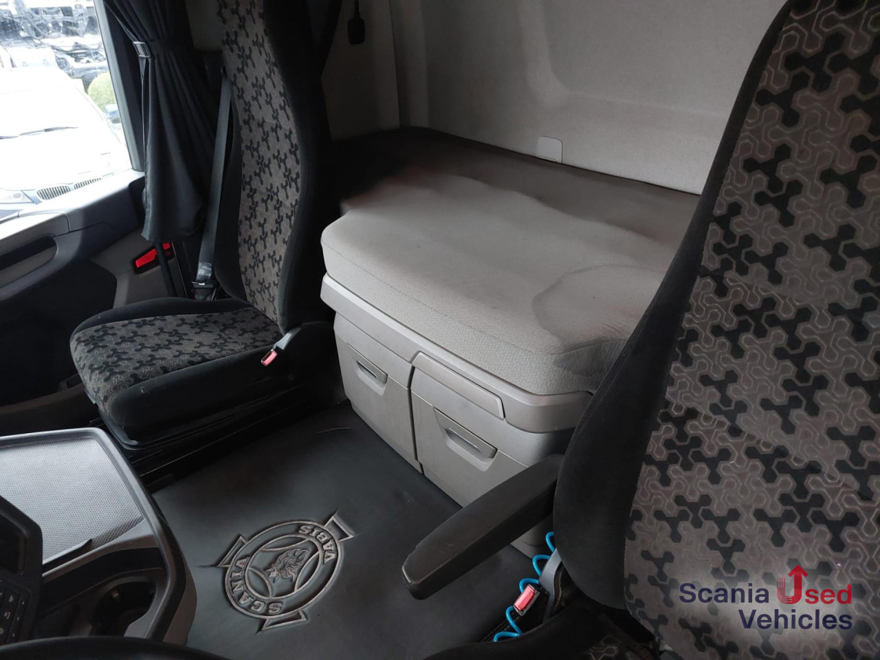 SCANIA R 450 A4x2EB Highline Low Deck - Dragbil: bild 4 SCANIA R 450 A4x2EB Highline Low Deck - Dragbil: bild 4