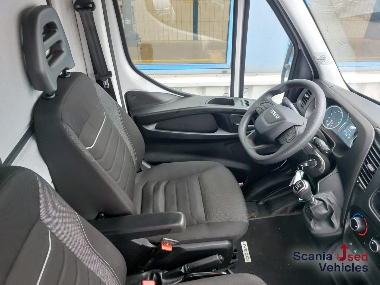 IVECO 35 C 16 Koffer Ladebordwand - Volymskåp: bild 2 IVECO 35 C 16 Koffer Ladebordwand - Volymskåp: bild 2