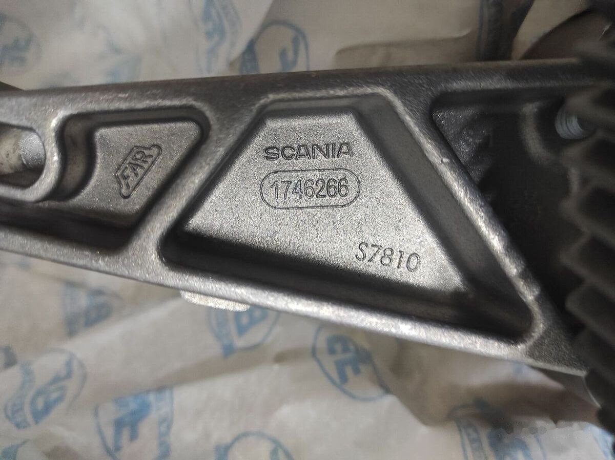 Scania 1746266   Scania truck - Oljepump för Lastbil: bild 2 Scania 1746266   Scania truck - Oljepump för Lastbil: bild 2