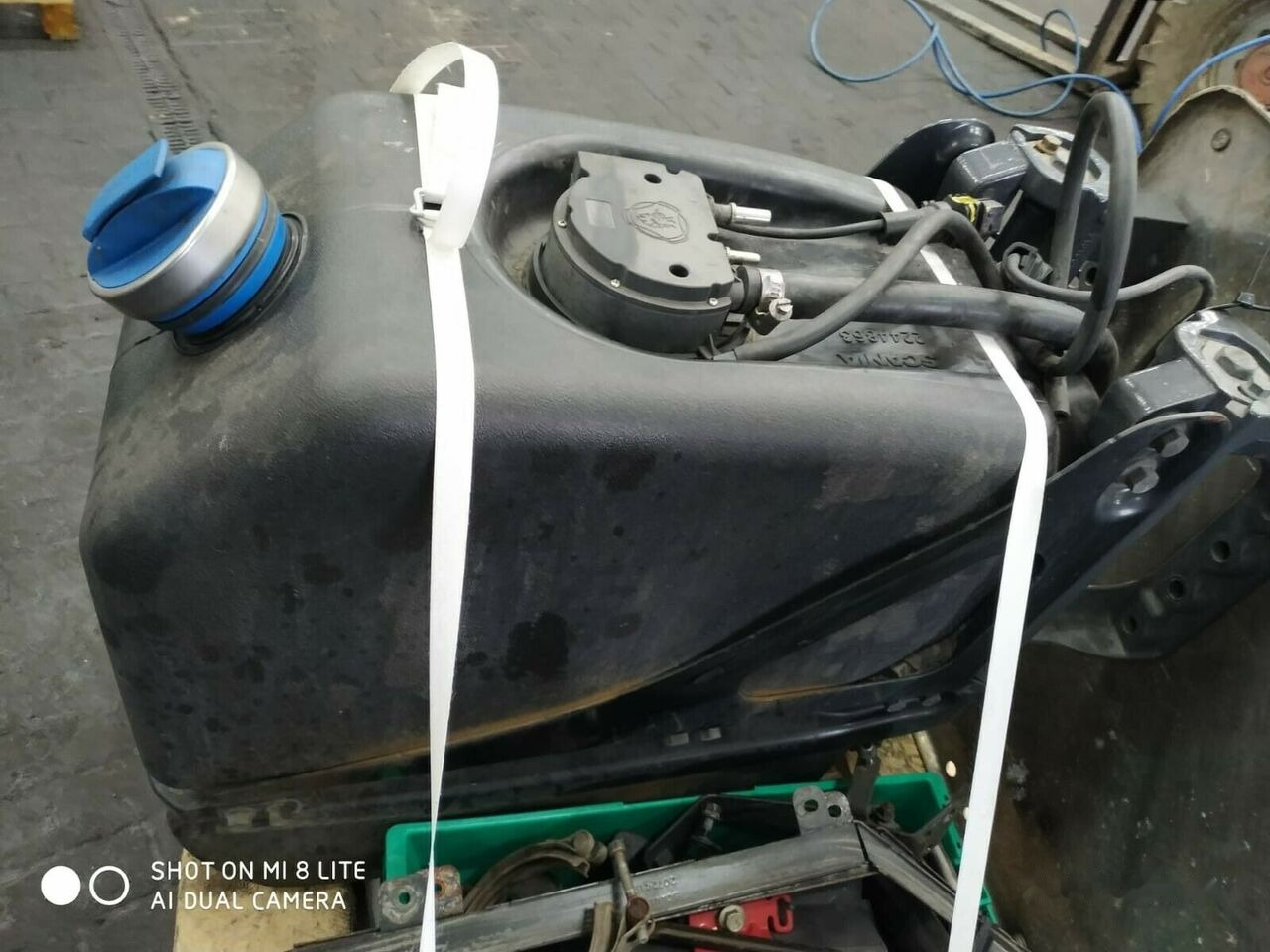 Scania 2244863 2140809 - AdBlue tank för Lastbil: bild 2 Scania 2244863 2140809 - AdBlue tank för Lastbil: bild 2