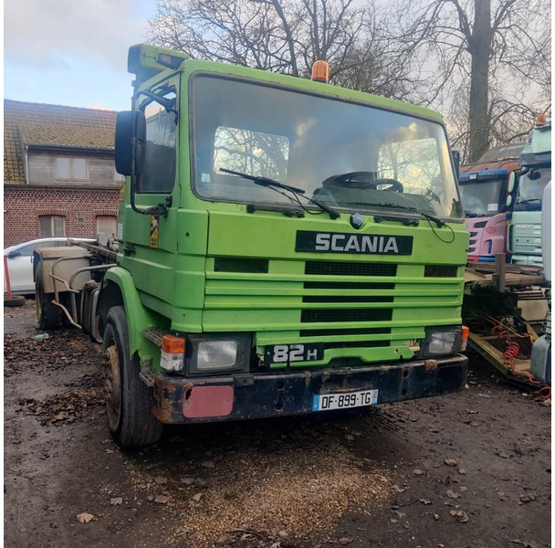 Scania 82-H - Containerbil/ Växelflak lastbil: bild 1 Scania 82-H - Containerbil/ Växelflak lastbil: bild 1