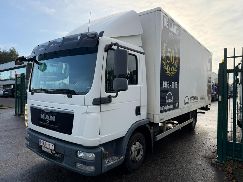 MAN TGL 8.180 4x2 BL COSED BOX / BAKWAGEN / CAISSE FERMEE - *184.000km* - 3 SEATER - EURO 5 - AIR SUSPENSION - BOX 6m00 x 2m49 x 2m38 - BE TRUCK - Lastbil med skåp: bild 3 MAN TGL 8.180 4x2 BL COSED BOX / BAKWAGEN / CAISSE FERMEE - *184.000km* - 3 SEATER - EURO 5 - AIR SUSPENSION - BOX 6m00 x 2m49 x 2m38 - BE TRUCK - Lastbil med skåp: bild 3