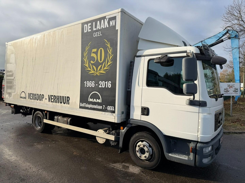 MAN TGL 8.180 4x2 BL COSED BOX / BAKWAGEN / CAISSE FERMEE - *184.000km* - 3 SEATER - EURO 5 - AIR SUSPENSION - BOX 6m00 x 2m49 x 2m38 - BE TRUCK - Lastbil med skåp: bild 1 MAN TGL 8.180 4x2 BL COSED BOX / BAKWAGEN / CAISSE FERMEE - *184.000km* - 3 SEATER - EURO 5 - AIR SUSPENSION - BOX 6m00 x 2m49 x 2m38 - BE TRUCK - Lastbil med skåp: bild 1