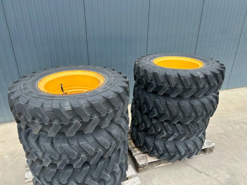 Bridgestone 1000 x 20 Set / 10.00 x 20: 4x2 Tyres - Däck och fälgar för Byggmaskiner: bild 3 Bridgestone 1000 x 20 Set / 10.00 x 20: 4x2 Tyres - Däck och fälgar för Byggmaskiner: bild 3