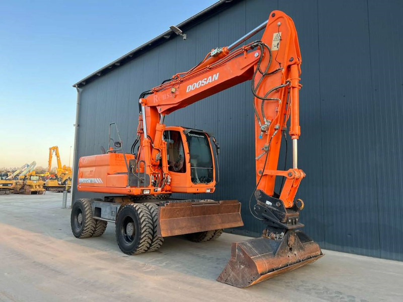 Doosan DX170W - Grävmaskin på däck: bild 2 Doosan DX170W - Grävmaskin på däck: bild 2