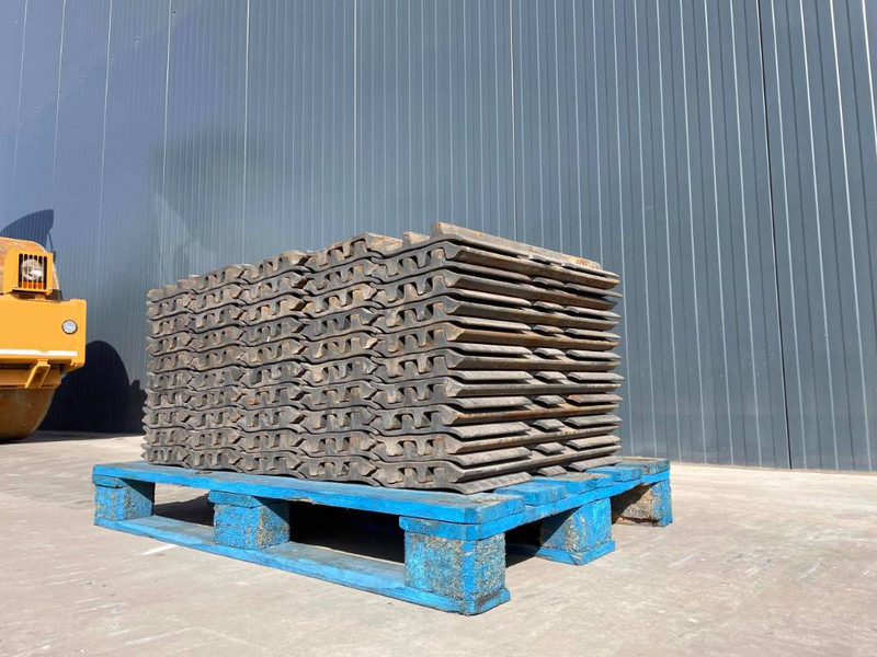 Hyundai R210 / R215 / R220 / R235 / R250 / R260 - Ram/ Chassi för Byggmaskiner: bild 2 Hyundai R210 / R215 / R220 / R235 / R250 / R260 - Ram/ Chassi för Byggmaskiner: bild 2