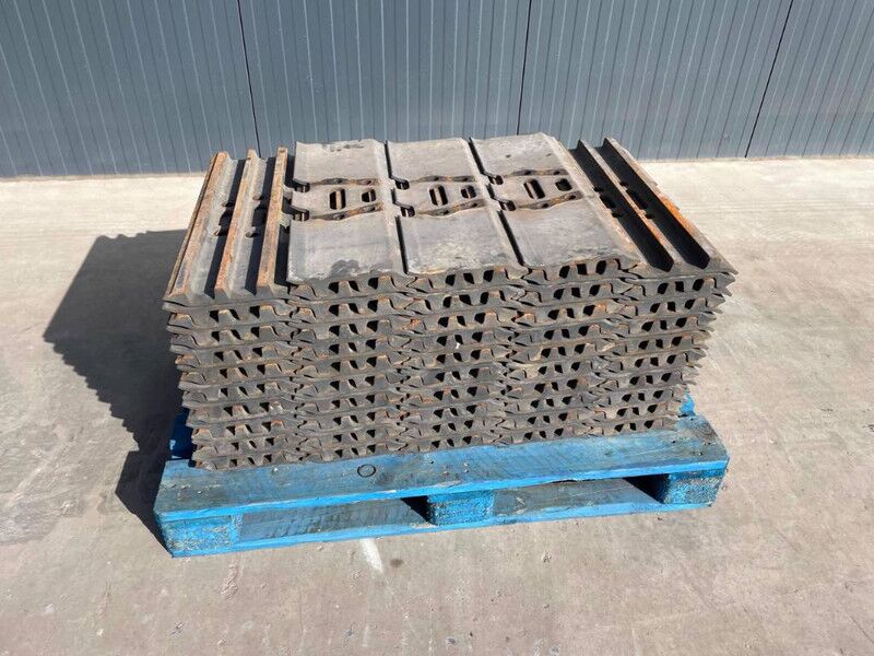 Hyundai R210 / R215 / R220 / R235 / R250 / R260 - Ram/ Chassi för Byggmaskiner: bild 4 Hyundai R210 / R215 / R220 / R235 / R250 / R260 - Ram/ Chassi för Byggmaskiner: bild 4