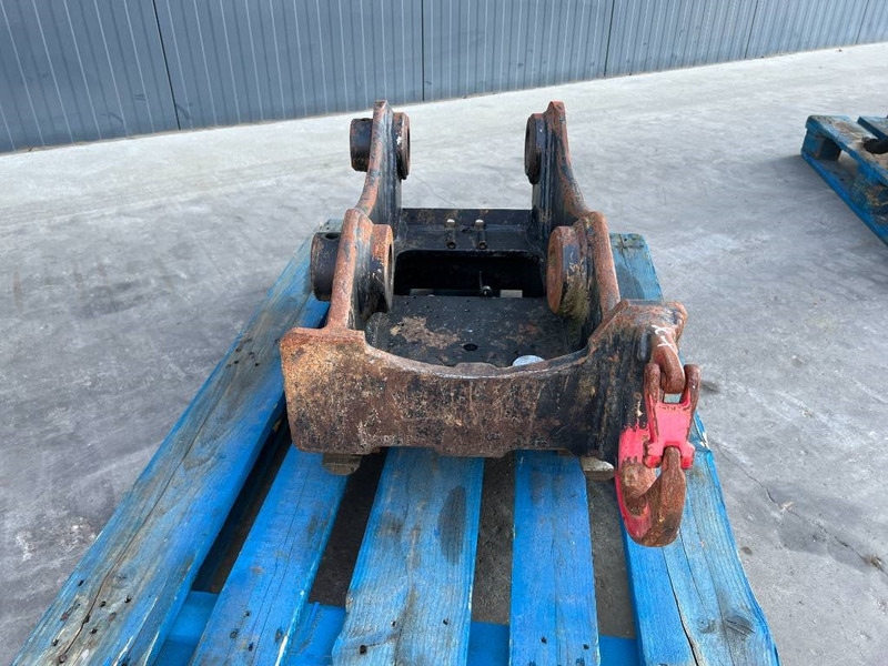 OilQuick OQ65 - 311F / 313F / 315F - Redskapsfäste för Byggmaskiner: bild 2 OilQuick OQ65 - 311F / 313F / 315F - Redskapsfäste för Byggmaskiner: bild 2