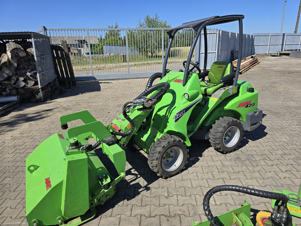 AVANT 423 - Kompaktlastare/ Slirstyrda lastare: bild 1 AVANT 423 - Kompaktlastare/ Slirstyrda lastare: bild 1