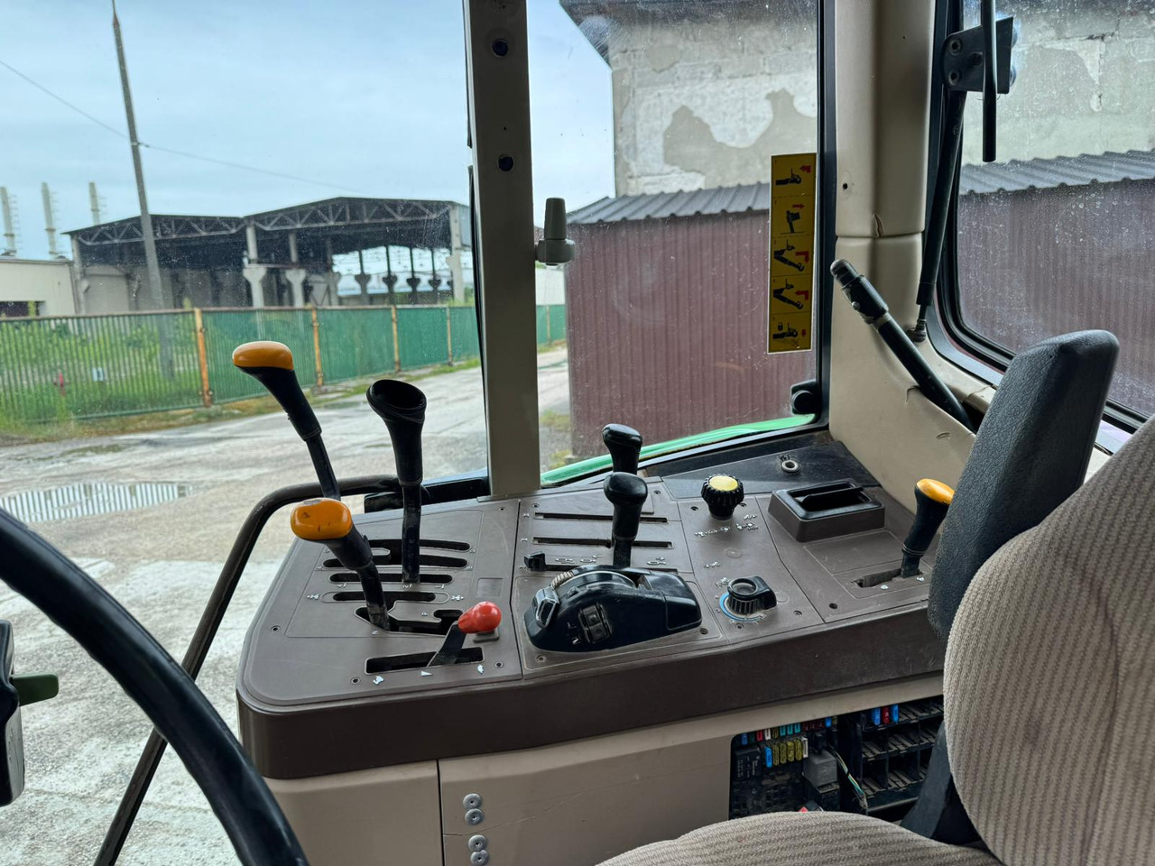 JOHN DEERE 6110 - Traktor: bild 4 JOHN DEERE 6110 - Traktor: bild 4