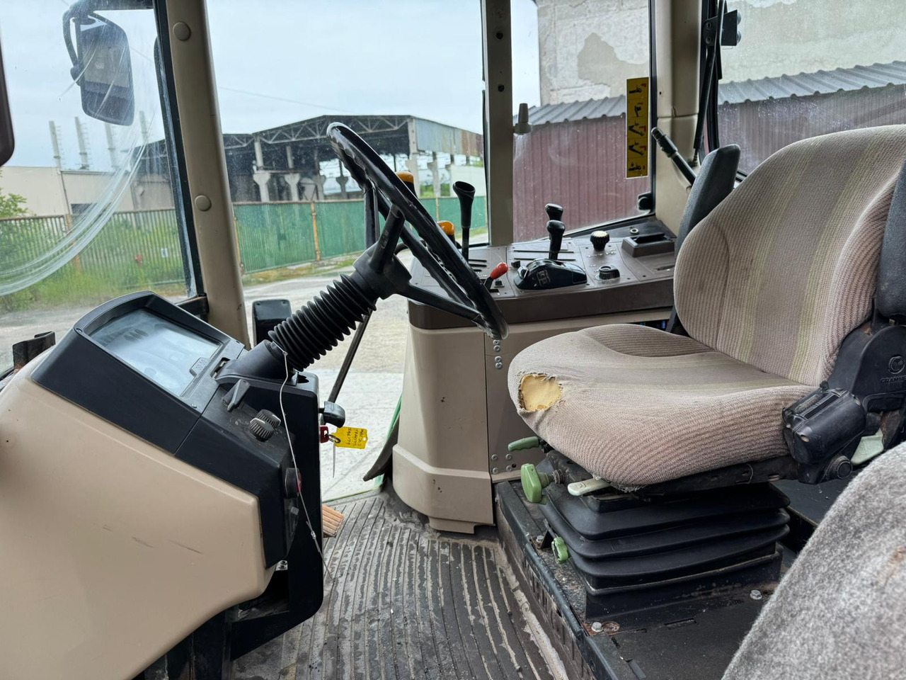 JOHN DEERE 6110 - Traktor: bild 3 JOHN DEERE 6110 - Traktor: bild 3