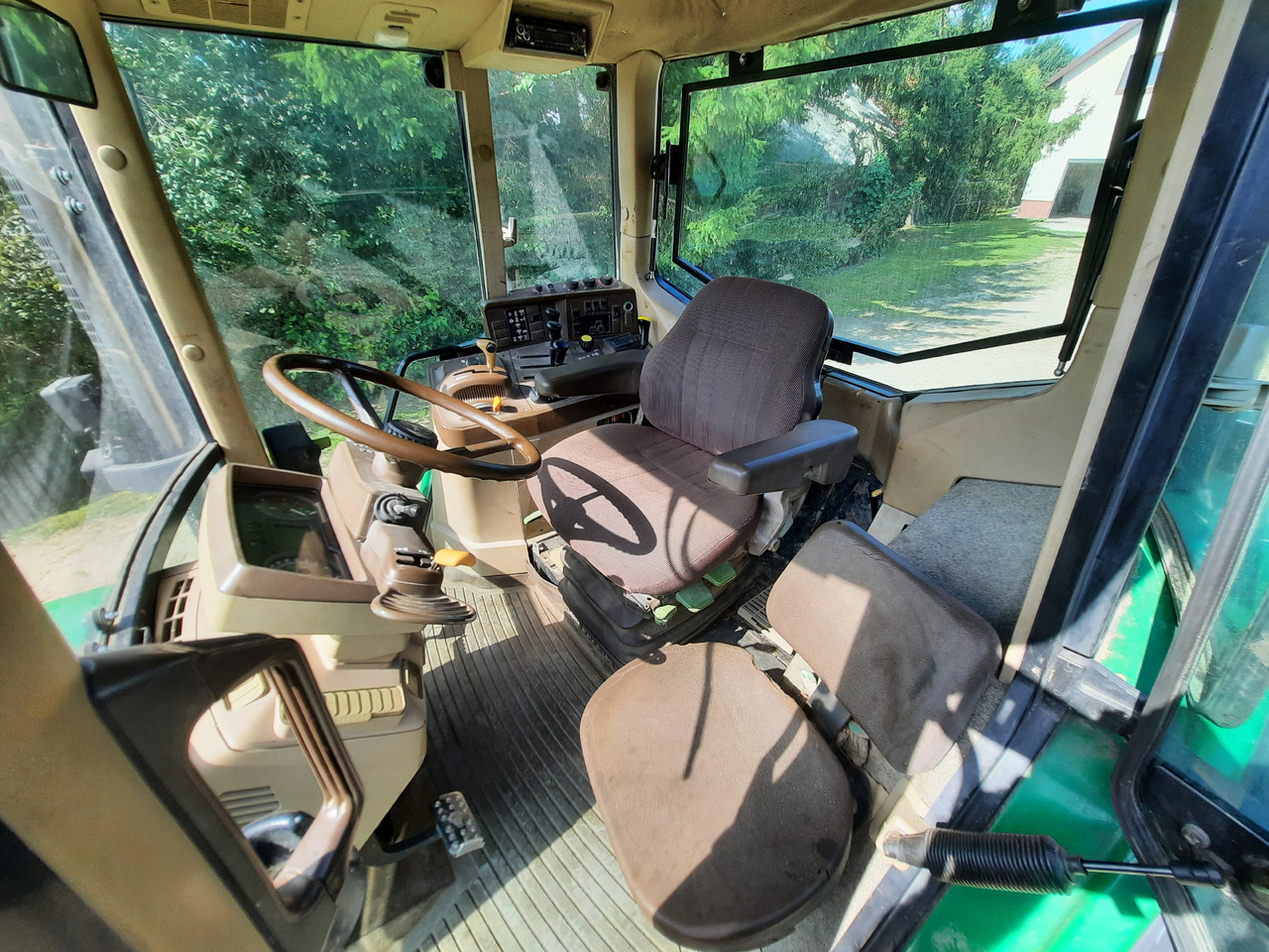 JOHN DEERE 6910 - Traktor: bild 2 JOHN DEERE 6910 - Traktor: bild 2