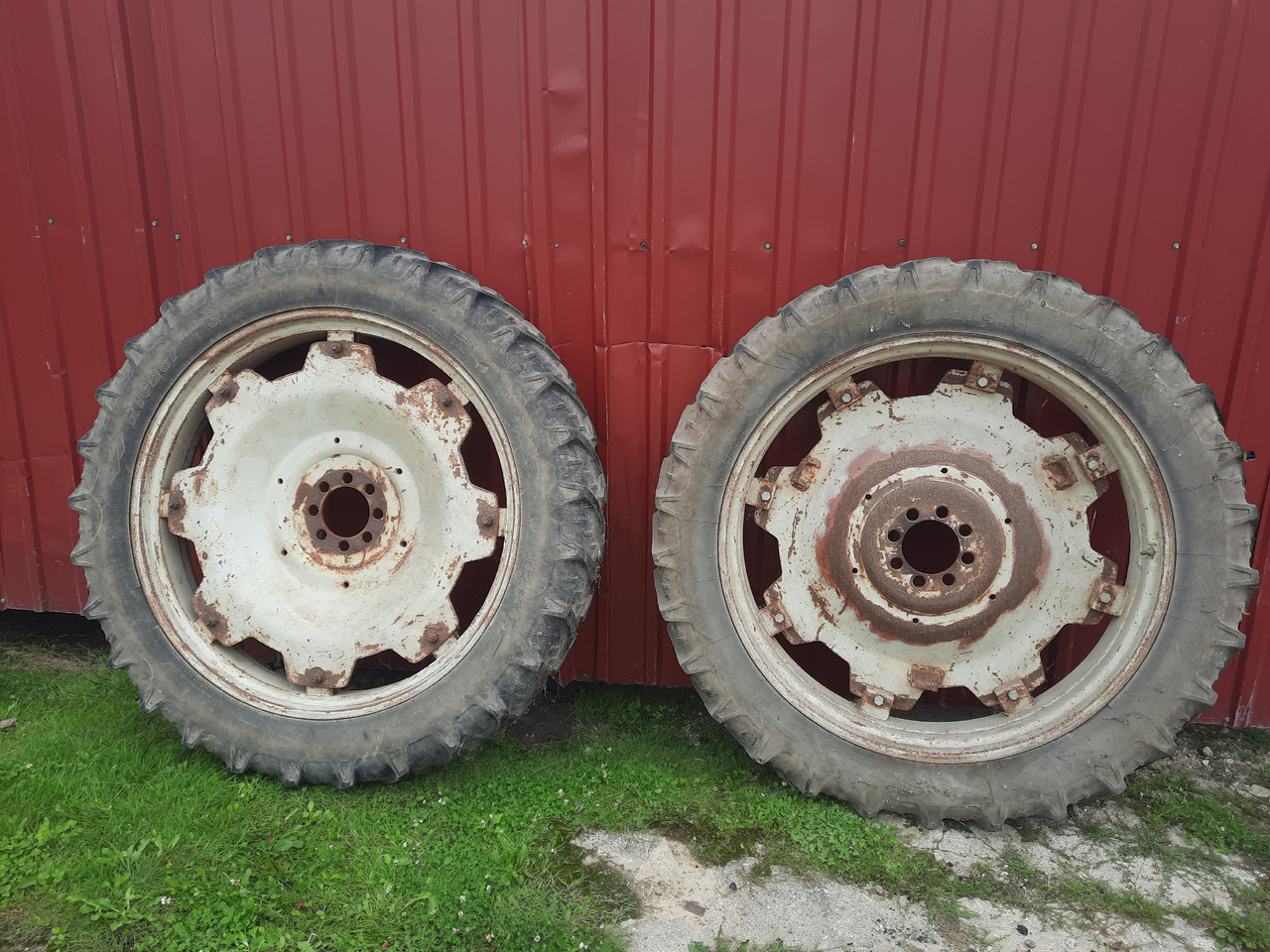 KLEBER Super 3 11.2 R44 - Komplett hjul för Lantbruksmaskiner: bild 1 KLEBER Super 3 11.2 R44 - Komplett hjul för Lantbruksmaskiner: bild 1