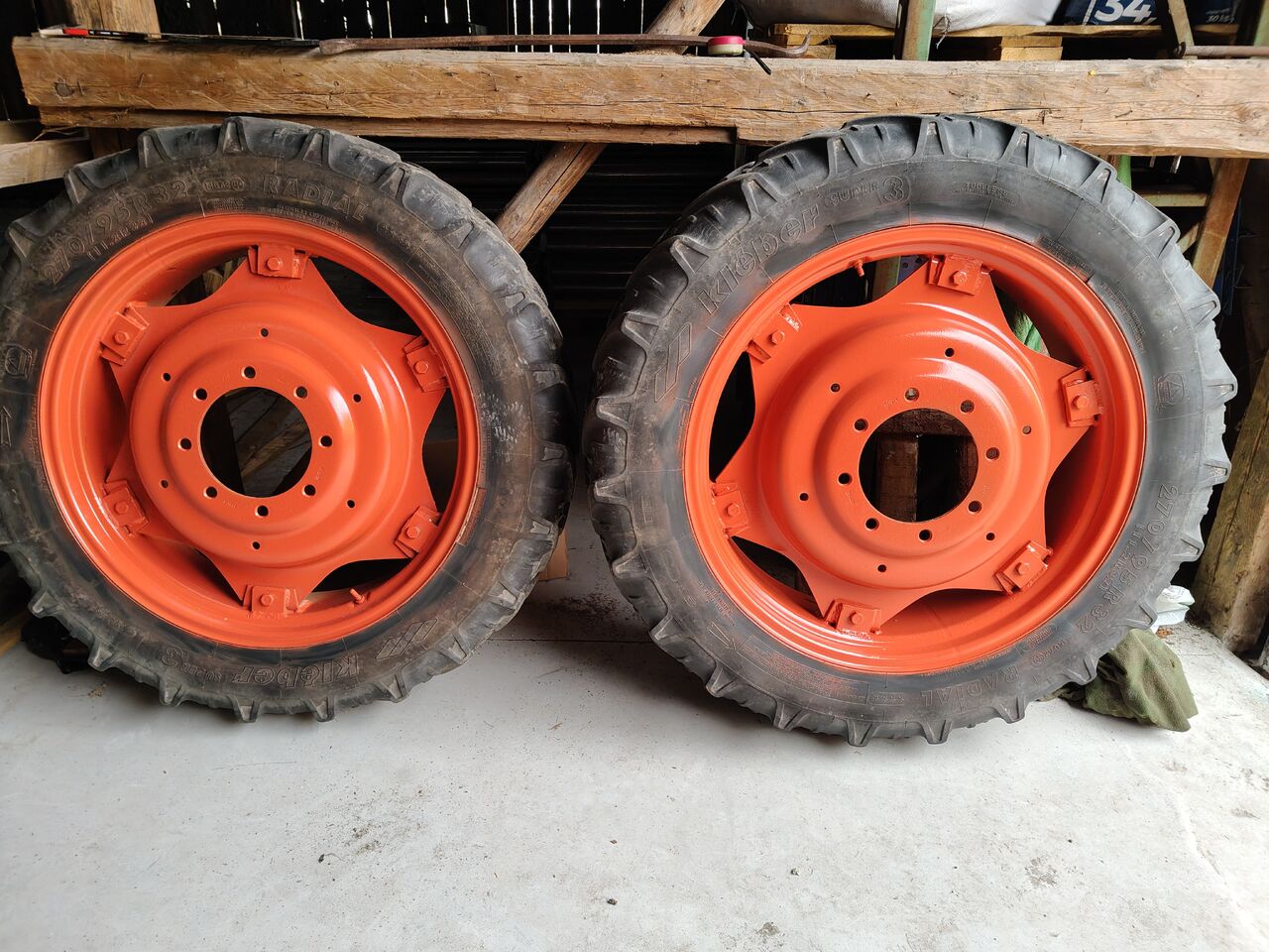 Kleber, Taurus 11.2 R32 (270/95 R32), 9.5 R48 - Komplett hjul för Lantbruksmaskiner: bild 1 Kleber, Taurus 11.2 R32 (270/95 R32), 9.5 R48 - Komplett hjul för Lantbruksmaskiner: bild 1