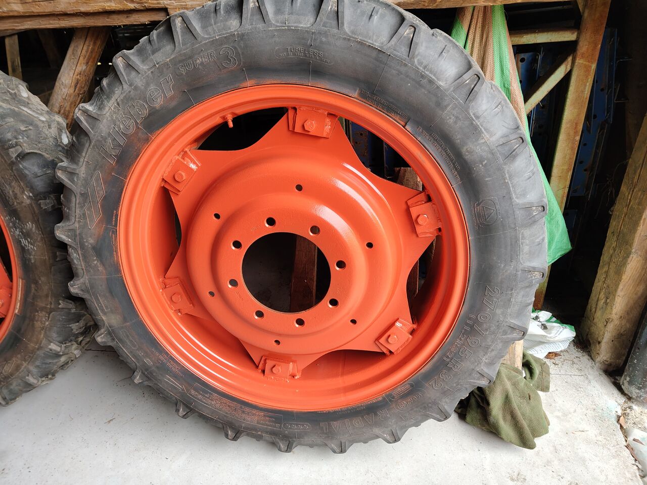 Kleber, Taurus 11.2 R32 (270/95 R32), 9.5 R48 - Komplett hjul för Lantbruksmaskiner: bild 4 Kleber, Taurus 11.2 R32 (270/95 R32), 9.5 R48 - Komplett hjul för Lantbruksmaskiner: bild 4