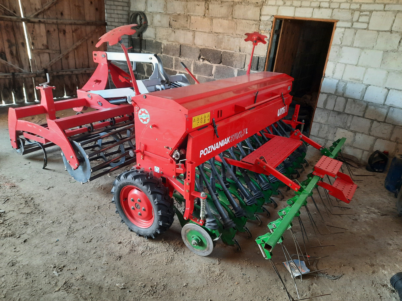 UNIA POZNANIAK 370/2.7L + ARAMIS 2,7R - Kombisåmaskin: bild 1 UNIA POZNANIAK 370/2.7L + ARAMIS 2,7R - Kombisåmaskin: bild 1