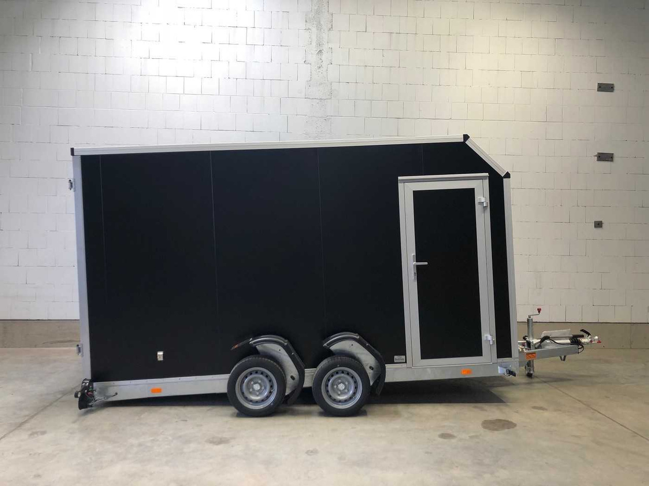 VEZEKO Husky FB K 35.40 SP EP Tür Kofferanhänger Absenker - Skåpsläp: bild 2 VEZEKO Husky FB K 35.40 SP EP Tür Kofferanhänger Absenker - Skåpsläp: bild 2