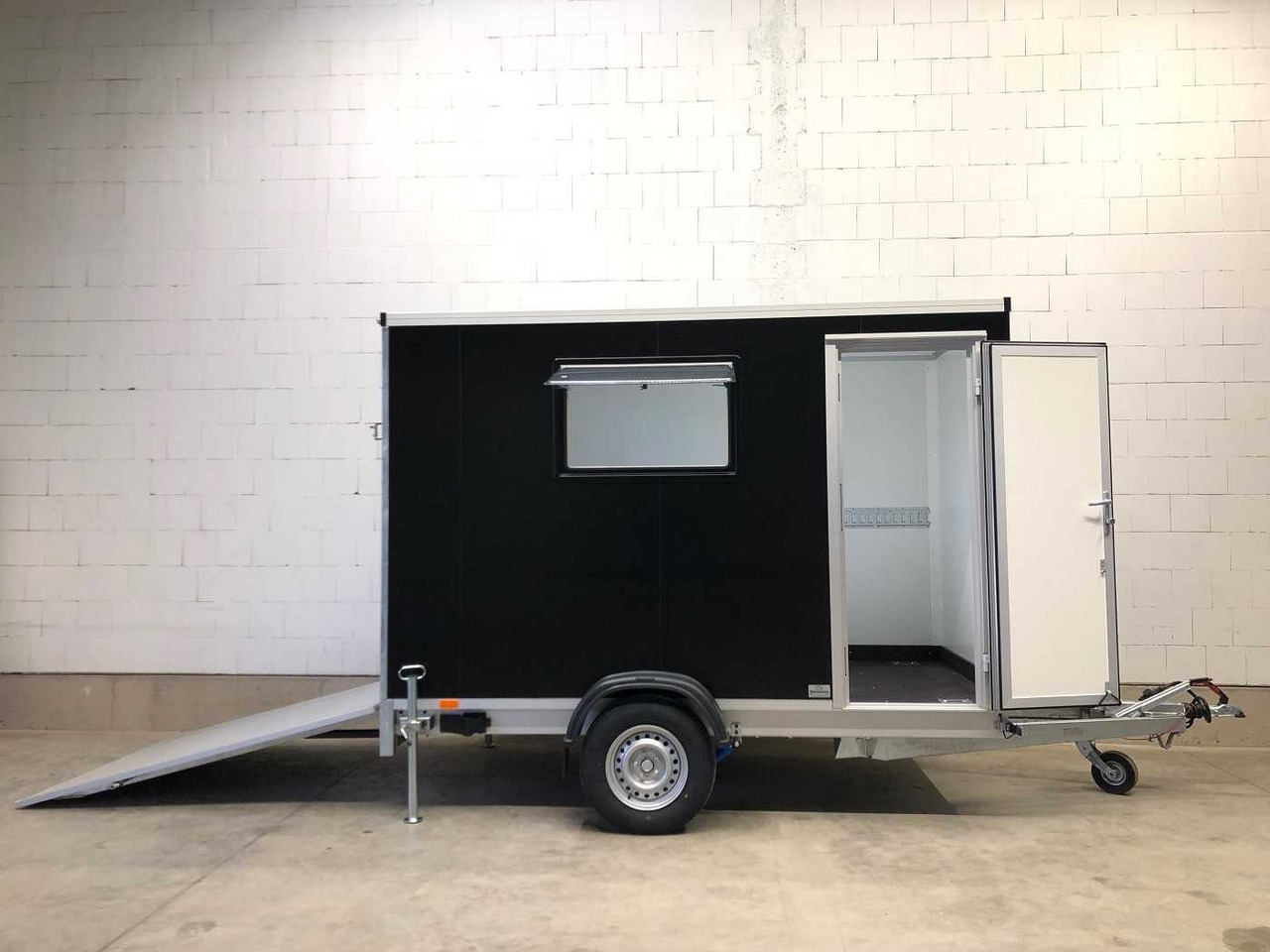 VEZEKO TK B 15.30 Rampe, Tür, Fenster Kofferanhänger - Skåpsläp: bild 1 VEZEKO TK B 15.30 Rampe, Tür, Fenster Kofferanhänger - Skåpsläp: bild 1