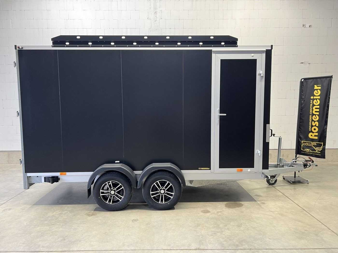 VEZEKO TK D 27.40 Seitentür ALF Dach Kofferanhänger - Skåpsläp: bild 2 VEZEKO TK D 27.40 Seitentür ALF Dach Kofferanhänger - Skåpsläp: bild 2