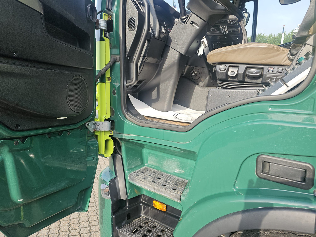 Containerbil/ Växelflak lastbil, Kranbil Iveco Stralis 560 6x4: bild 37