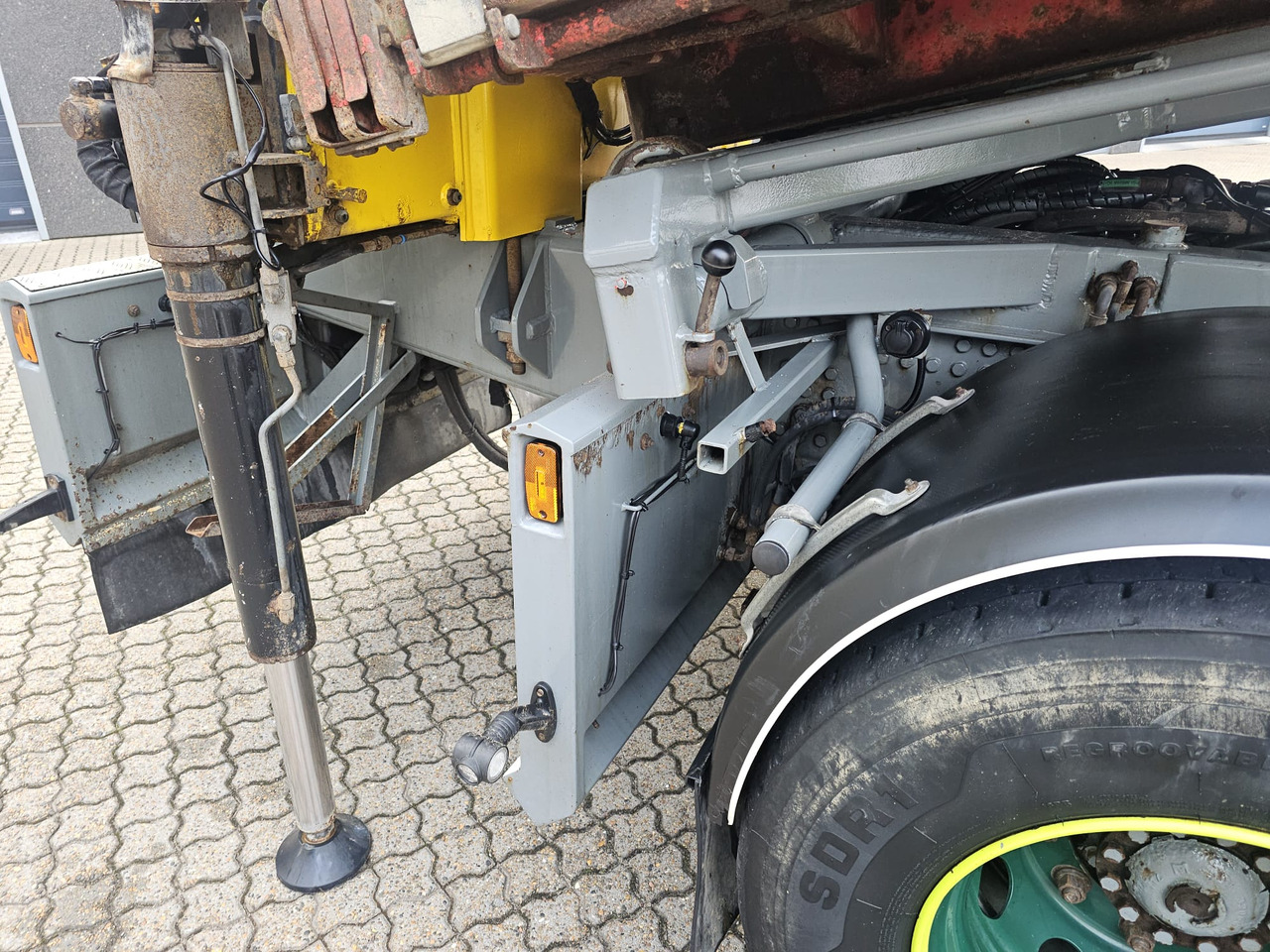 Containerbil/ Växelflak lastbil, Kranbil Iveco Stralis 560 6x4: bild 18